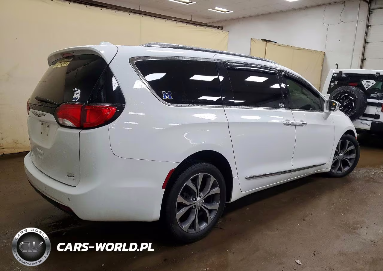 2017 Chrysler Pacifica Limited VIN:2C4RC1GG6HR560386 - 3