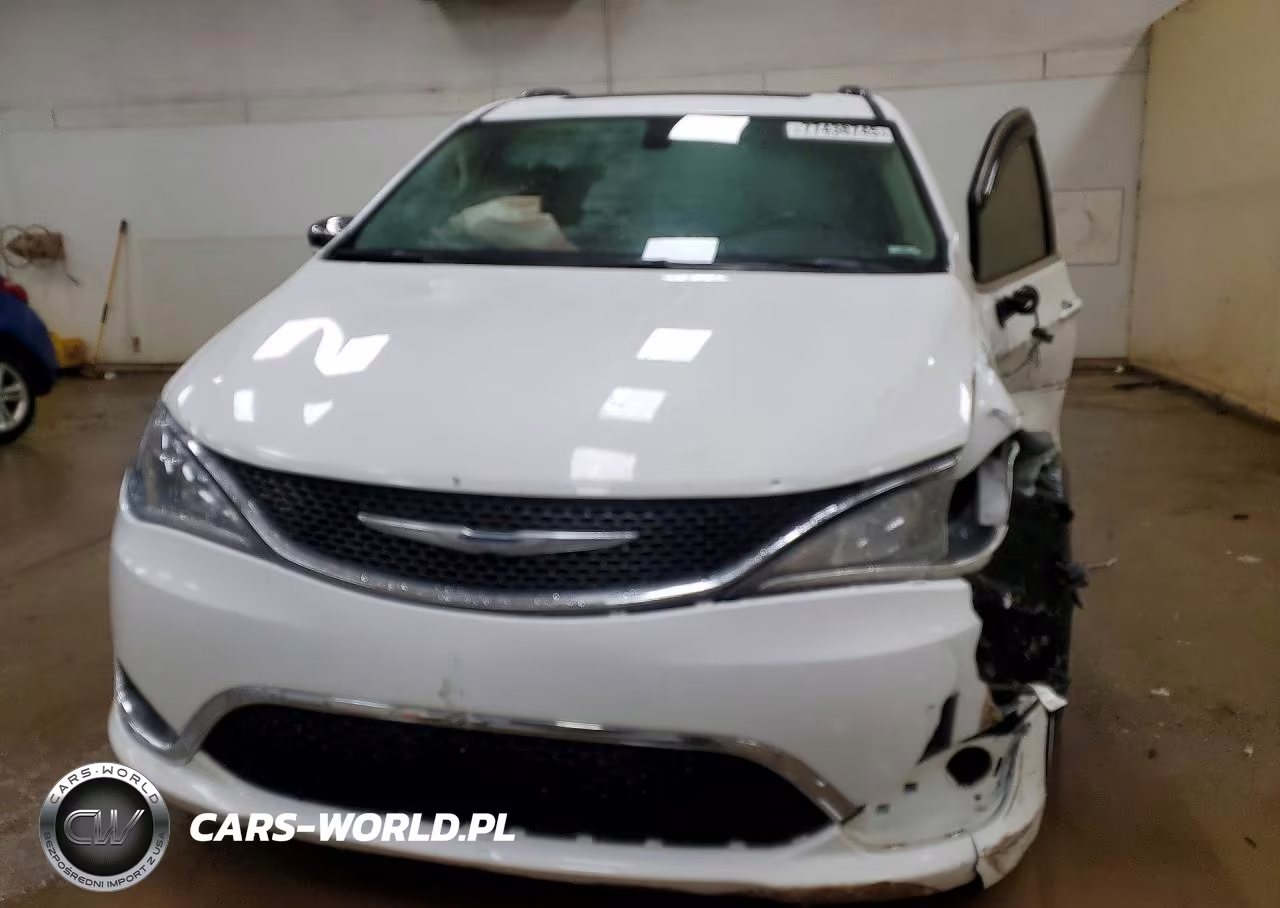 2017 Chrysler Pacifica Limited VIN:2C4RC1GG6HR560386 - 5