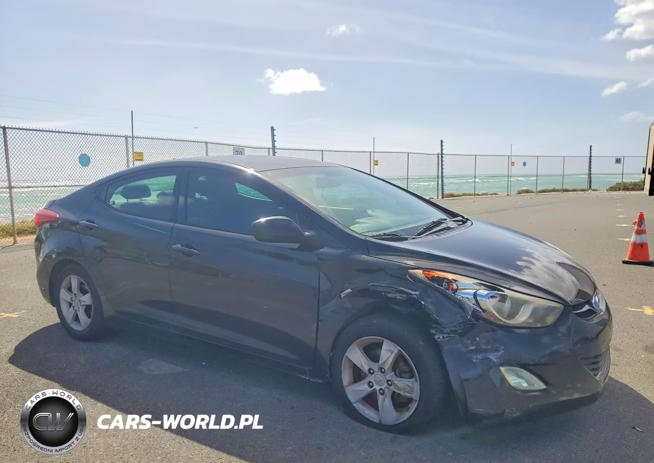 2013 Hyundai Elantra Gls VIN:KMHDH4AE0DU784816 - 4