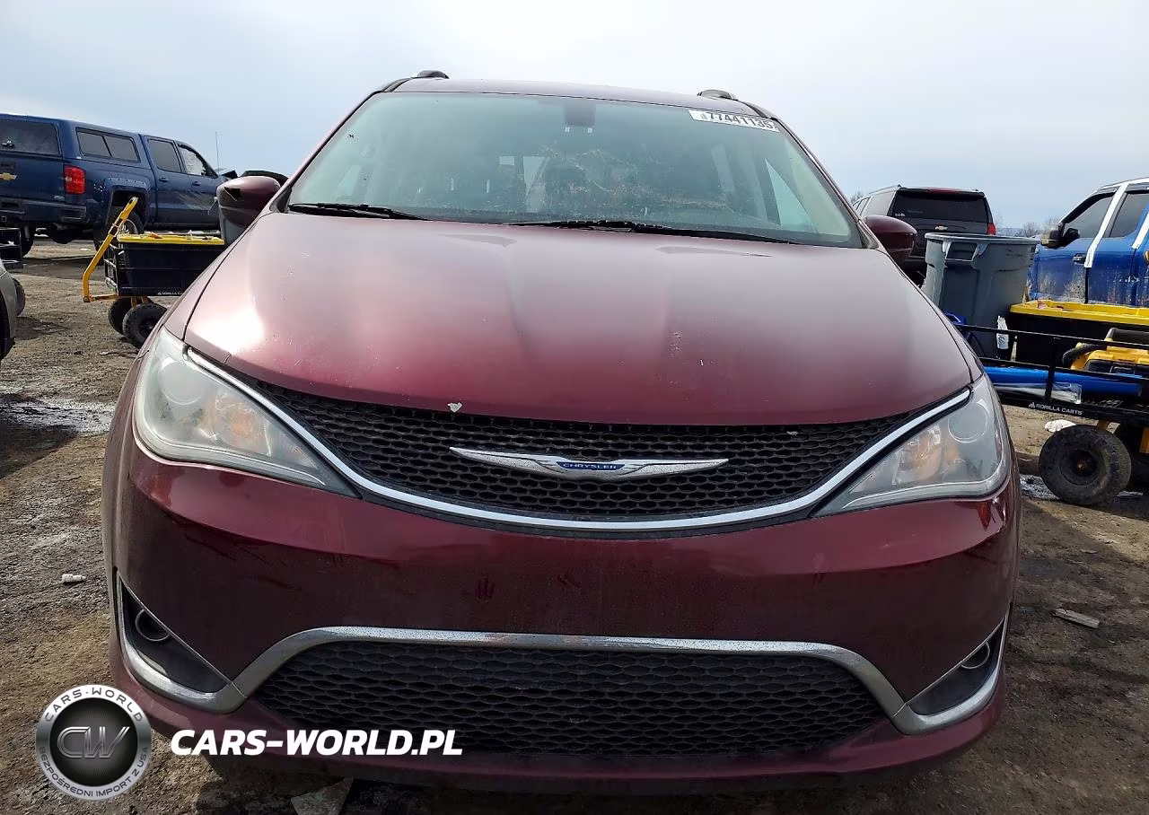 2018 Chrysler Pacifica Touring L Plus VIN:2C4RC1EG1JR270730 - 5
