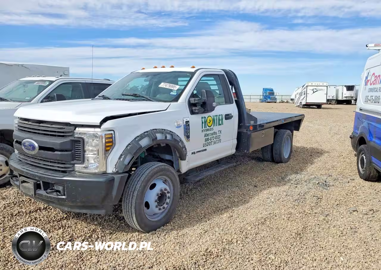 2019 Ford F550 Super Duty Flatbed Truck