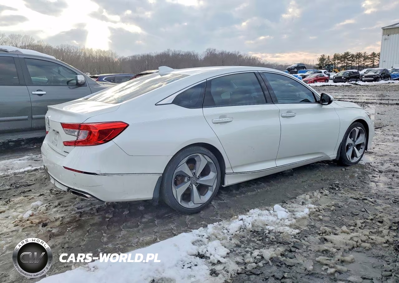 2018 Honda Accord Touring VIN:1HGCV1F96JA186683 - 3