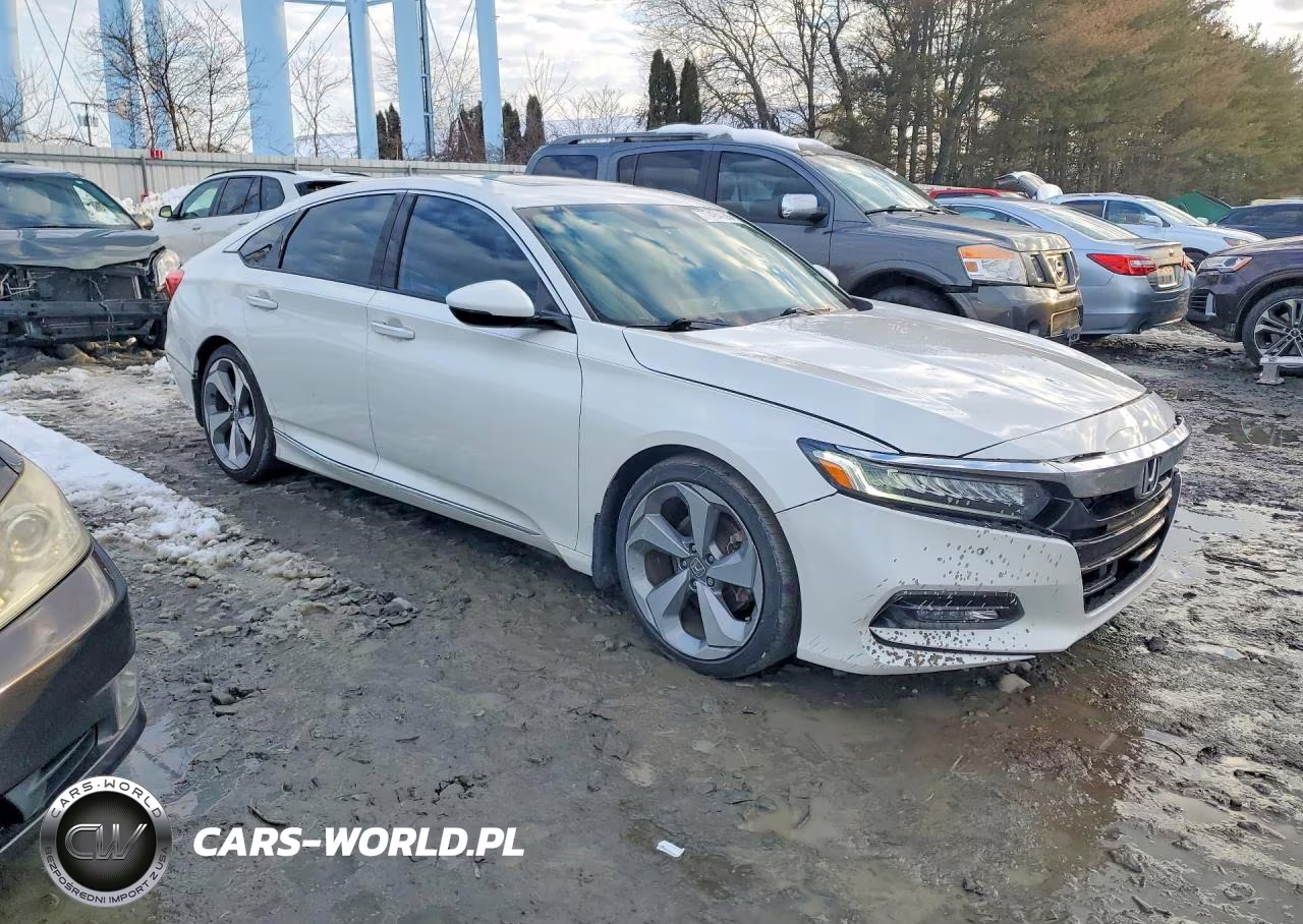 2018 Honda Accord Touring VIN:1HGCV1F96JA186683 - 4