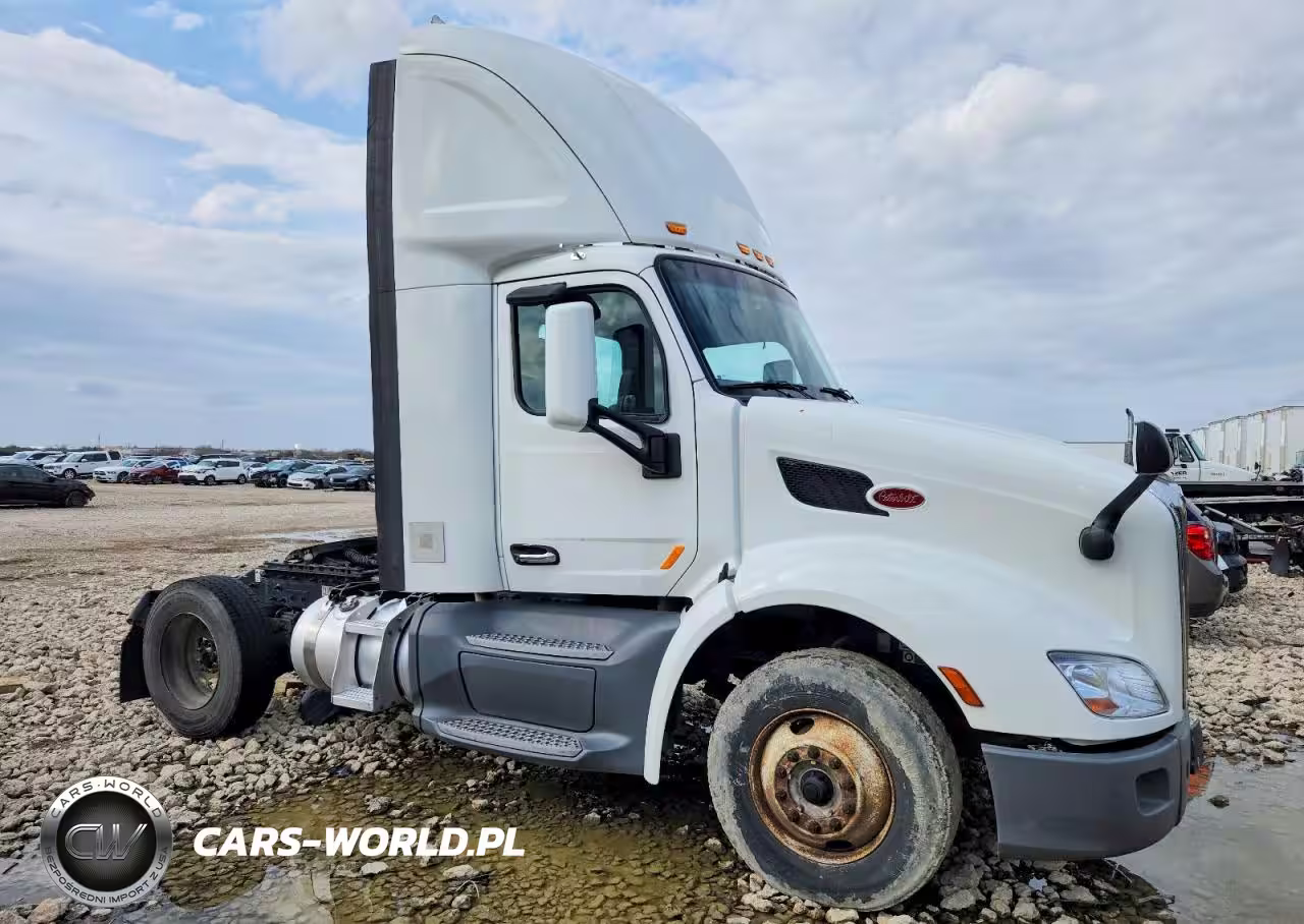 2018 Peterbilt 579 Semi Truck