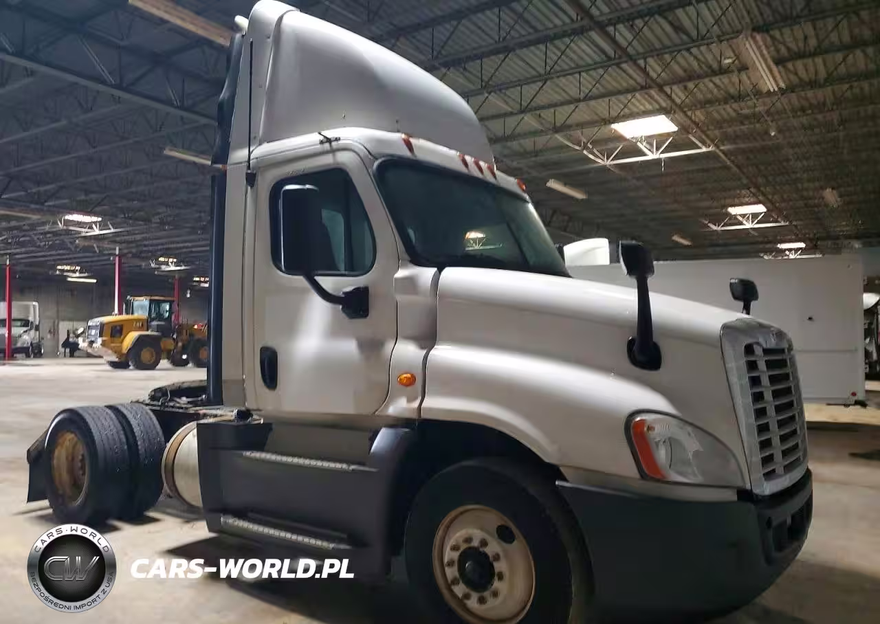2016 Freightliner Cascadia 125 Semi Truck