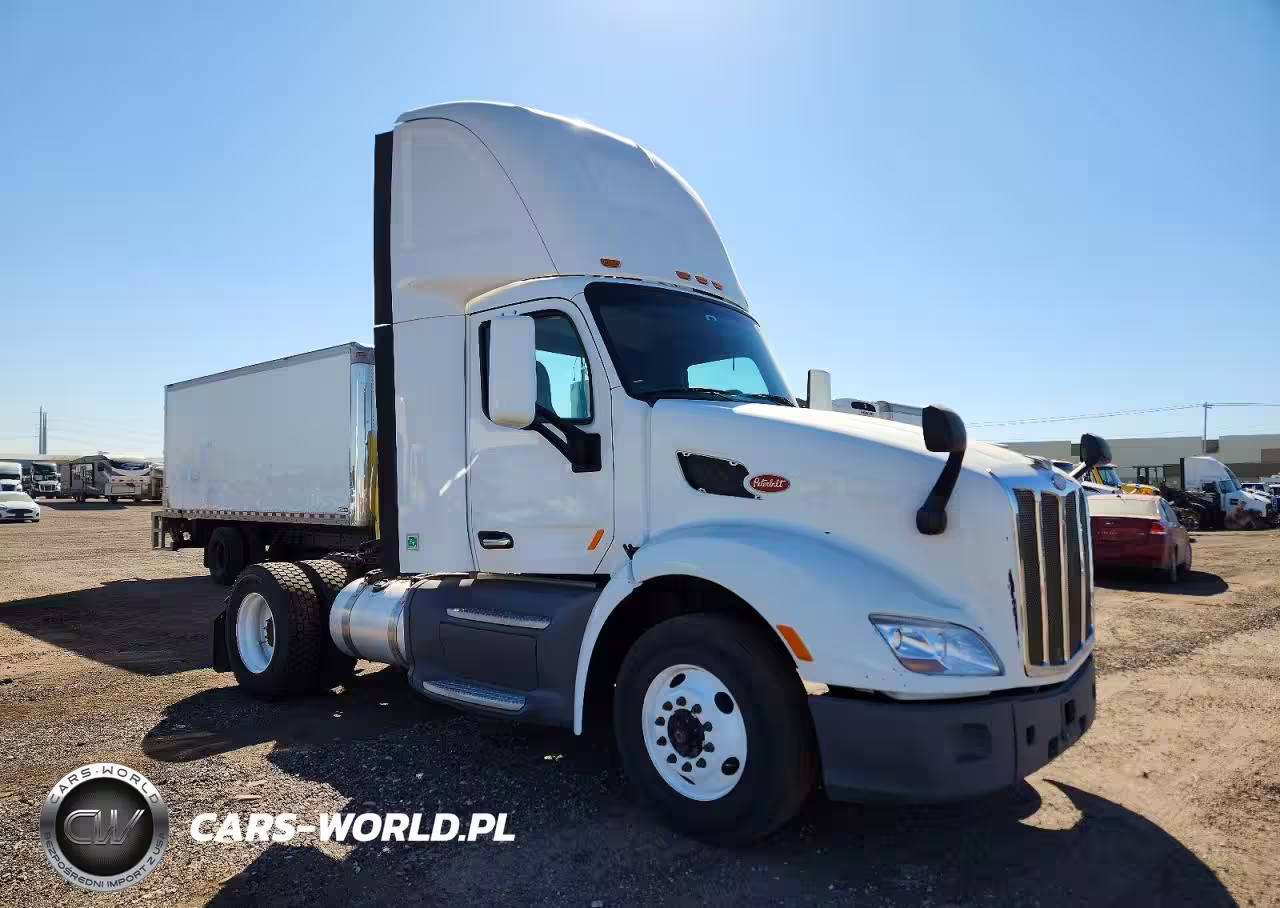 2015 Peterbilt 579 Semi Truck