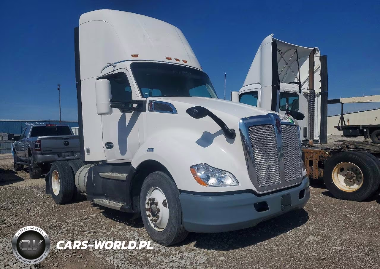 2016 Kenworth T680 Semi Truck