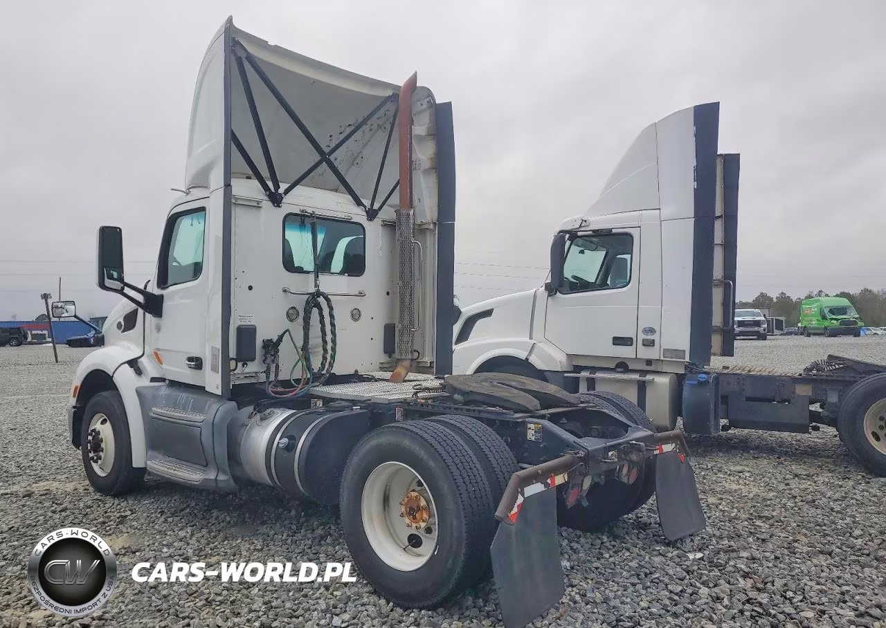2017 Peterbilt 579 Semi Truck VIN:1XPBA48X6HD428477 - 3