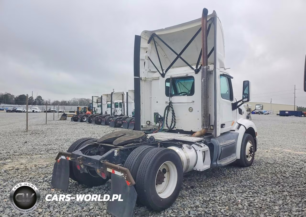 2017 Peterbilt 579 Semi Truck VIN:1XPBA48X6HD428477 - 4