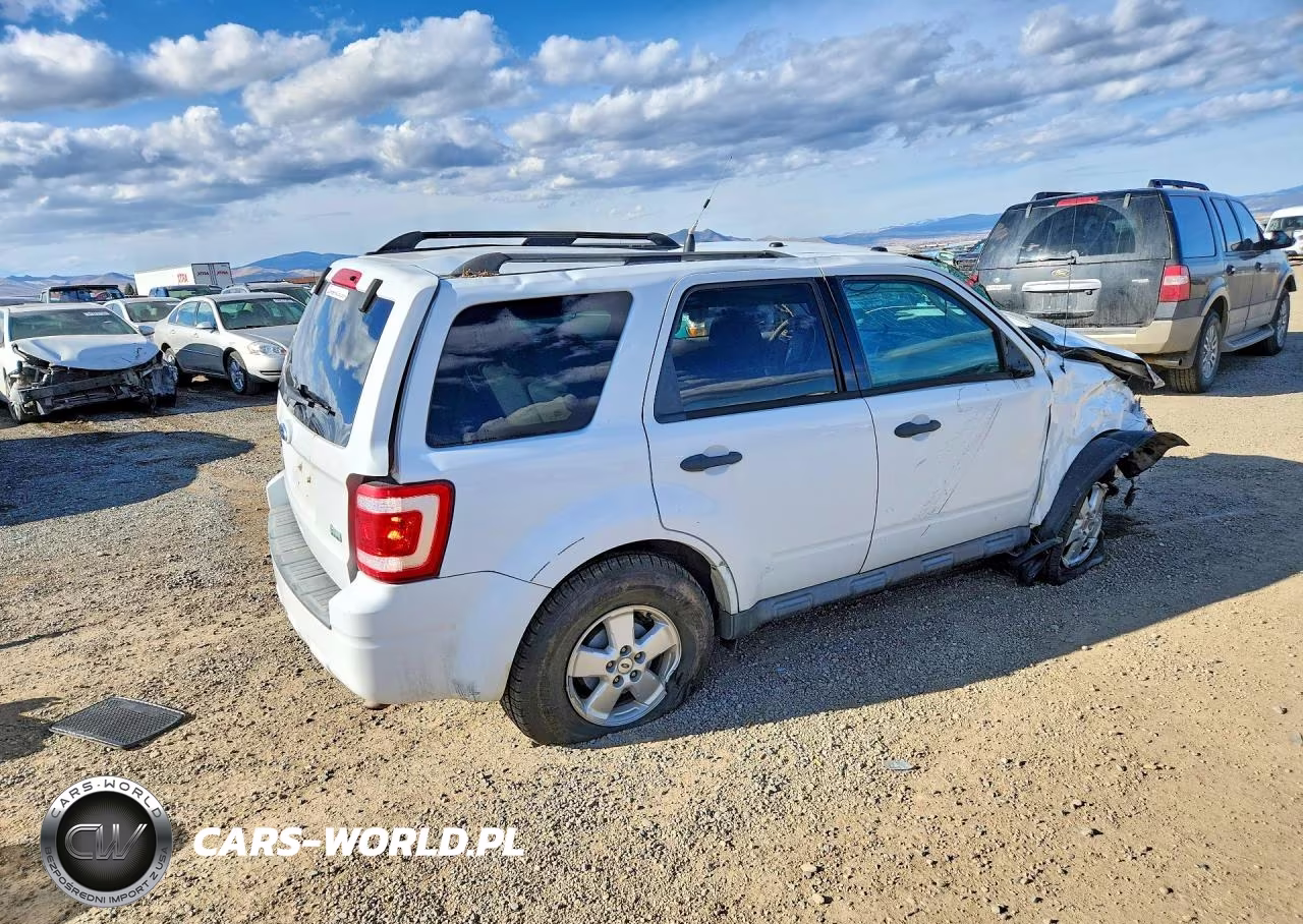 2010 Ford Escape Xlt VIN:1FMCU9DG0AKC05686 - 3
