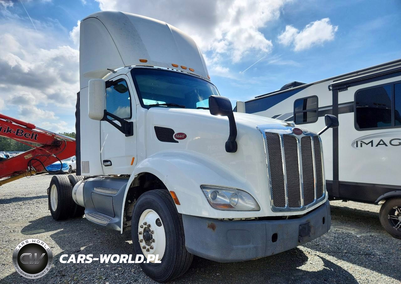 2016 Peterbilt 579 Semi Truck