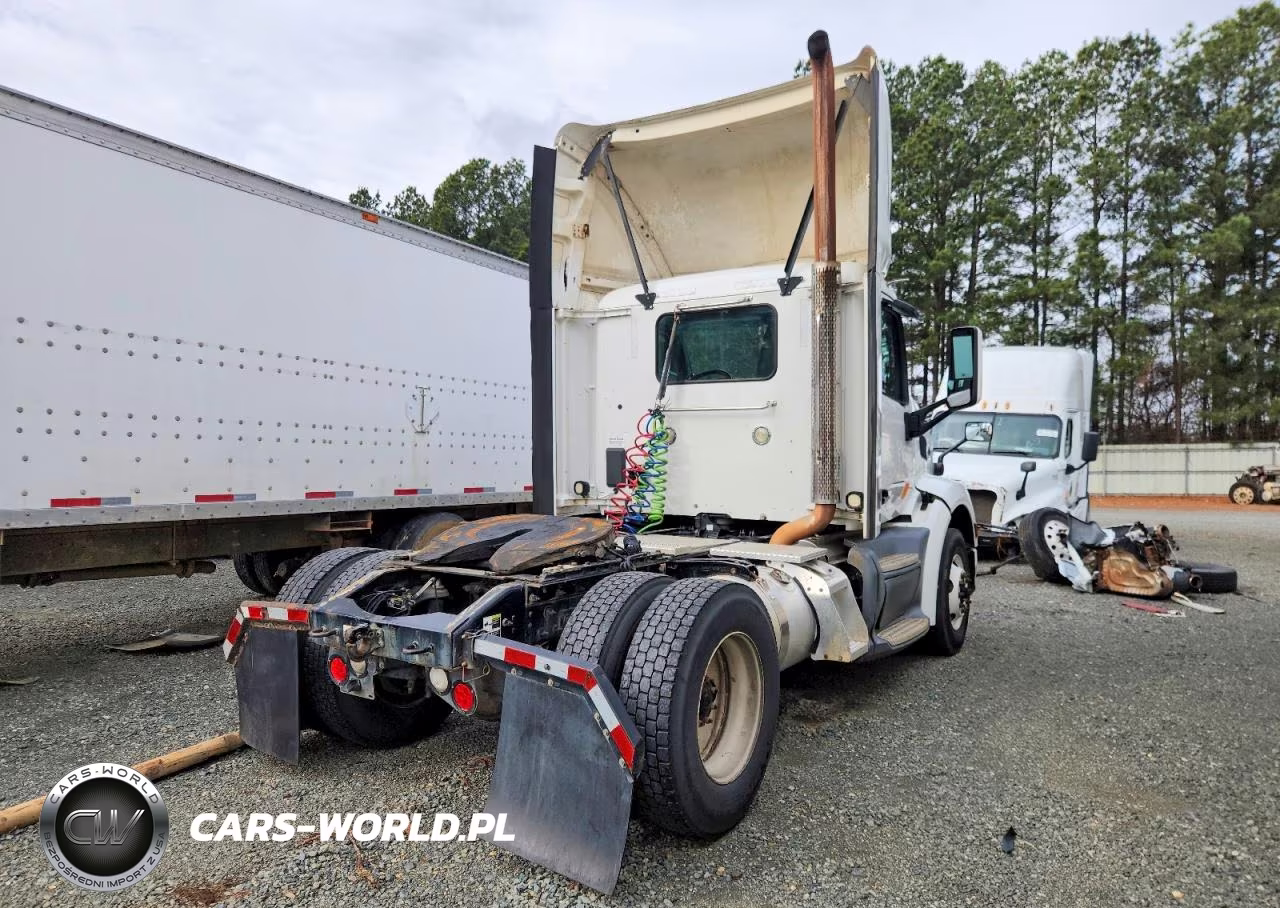2017 Peterbilt 579 Semi Truck VIN:1XPBA48X7HD428844 - 4