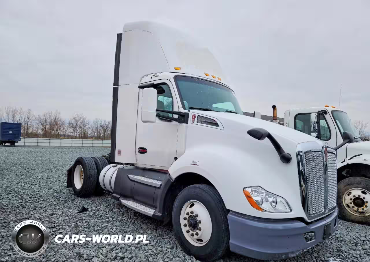 2016 Kenworth T680 Semi Truck