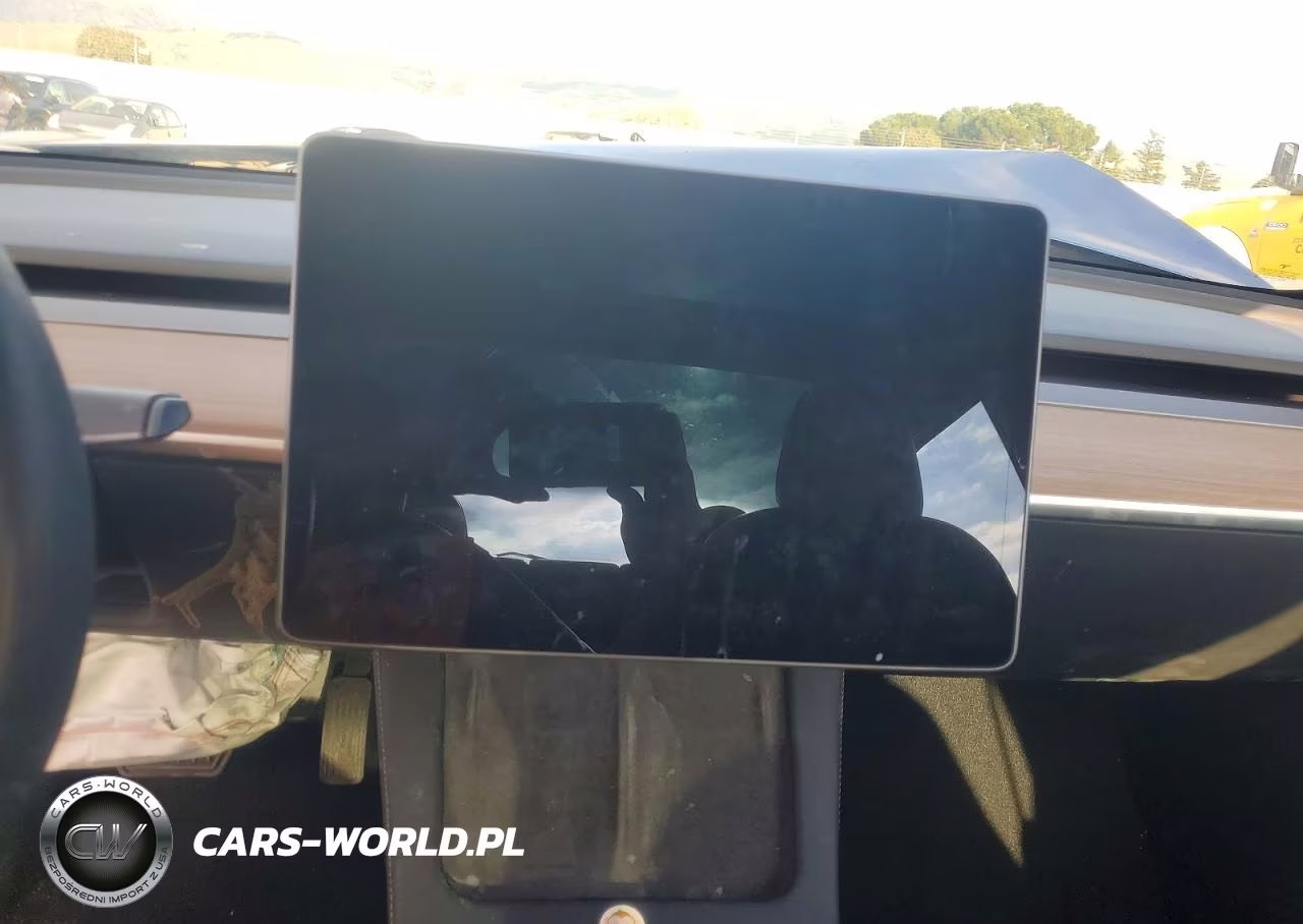 2021 Tesla Model 3 VIN:5YJ3E1EB5MF064735 - 9
