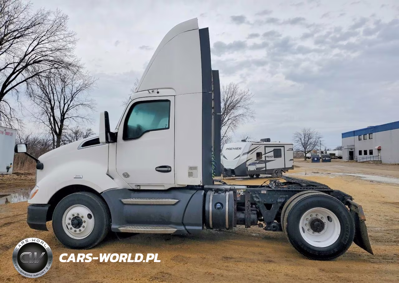 2016 Kenworth T680 Semi Truck VIN:1XKYA48X7GJ496335 - 9