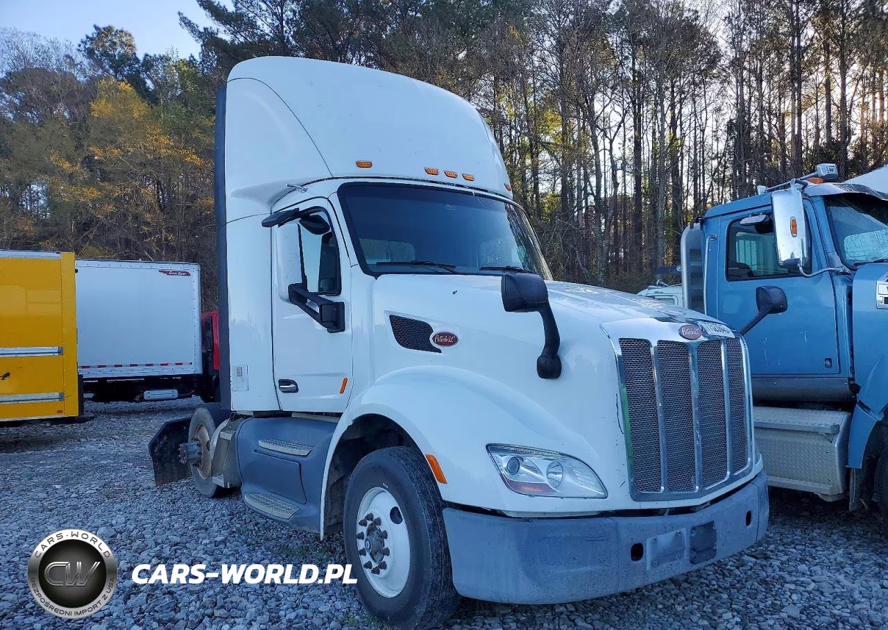 2017 Peterbilt 579 Semi Truck