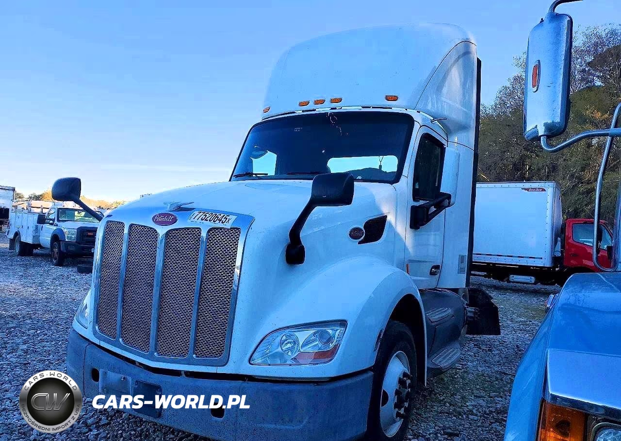 2017 Peterbilt 579 Semi Truck VIN:1XPBA48X8HD428674 - 2