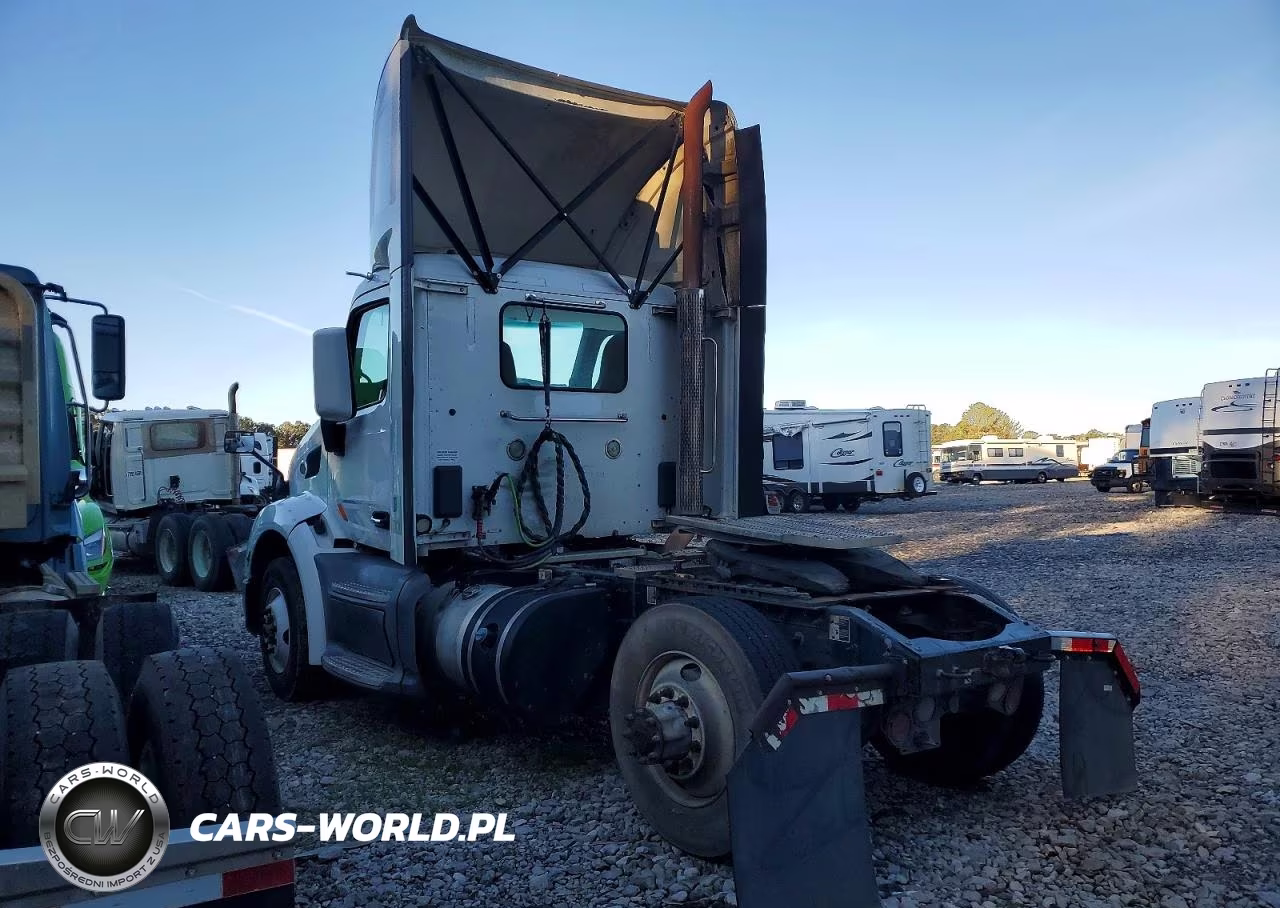 2017 Peterbilt 579 Semi Truck VIN:1XPBA48X8HD428674 - 3