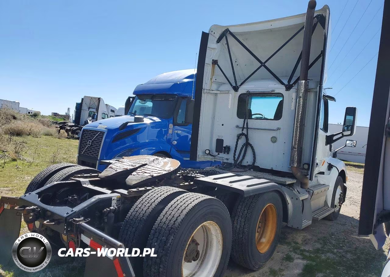 2017 Peterbilt 579 VIN:1XPBD49X9HD430858 - 4