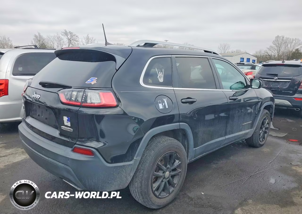 2019 Jeep Cherokee Latitude Plus VIN:1C4PJMLXXKD413678 - 3