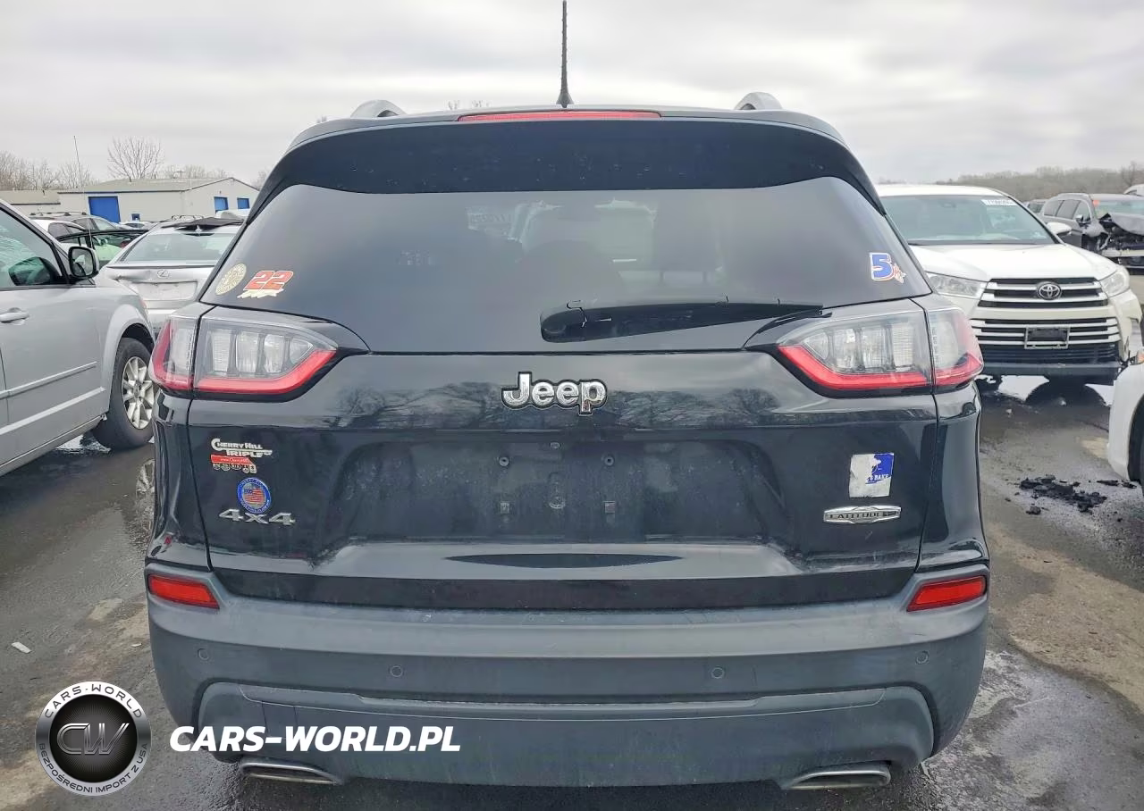 2019 Jeep Cherokee Latitude Plus VIN:1C4PJMLXXKD413678 - 6