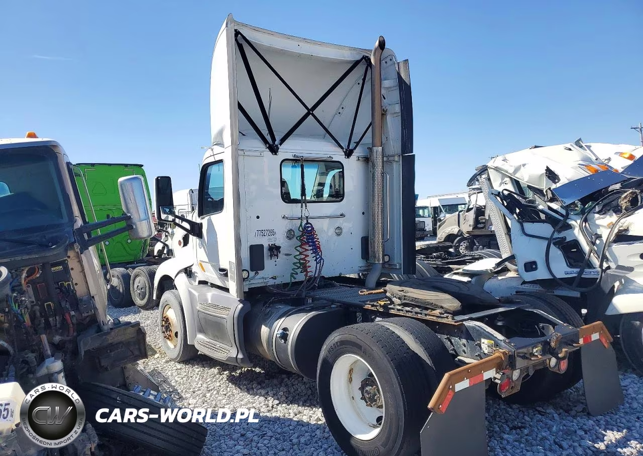 2018 Peterbilt 579 Semi Truck VIN:1XPBA48X0JD477454 - 3