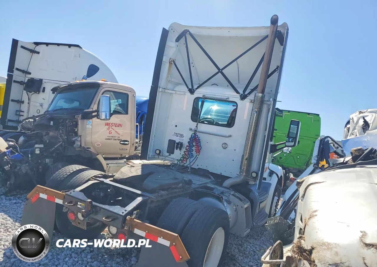 2018 Peterbilt 579 Semi Truck VIN:1XPBA48X0JD477454 - 4
