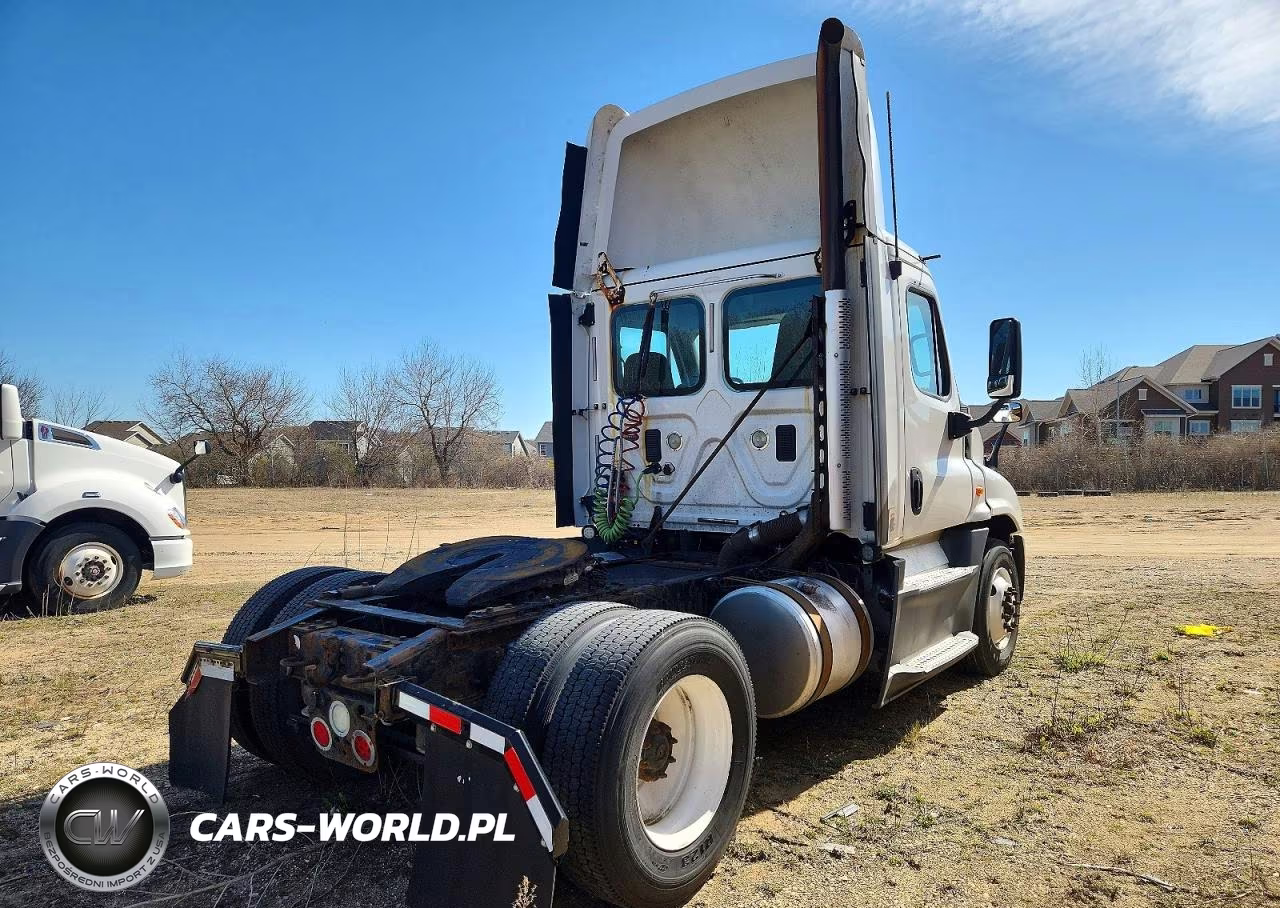 2016 Freightliner Cascadia 125 Semi Truck VIN:1FUBGEDV3GLHC5762 - 4
