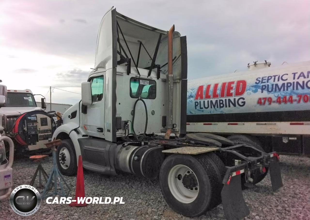2017 Pntw 579 - Semi Truck VIN:1XPBA48XXHD409527 - 3