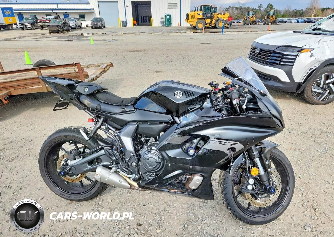 2025 Yamaha Yzfr7