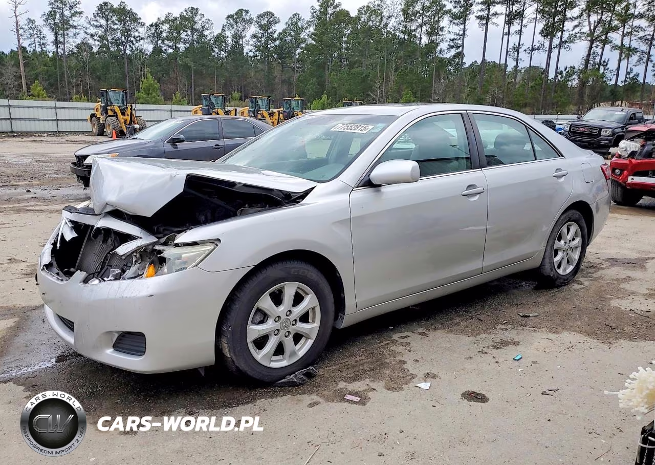 2010 Toyota Camry Le – zdjęcie 1 z 12