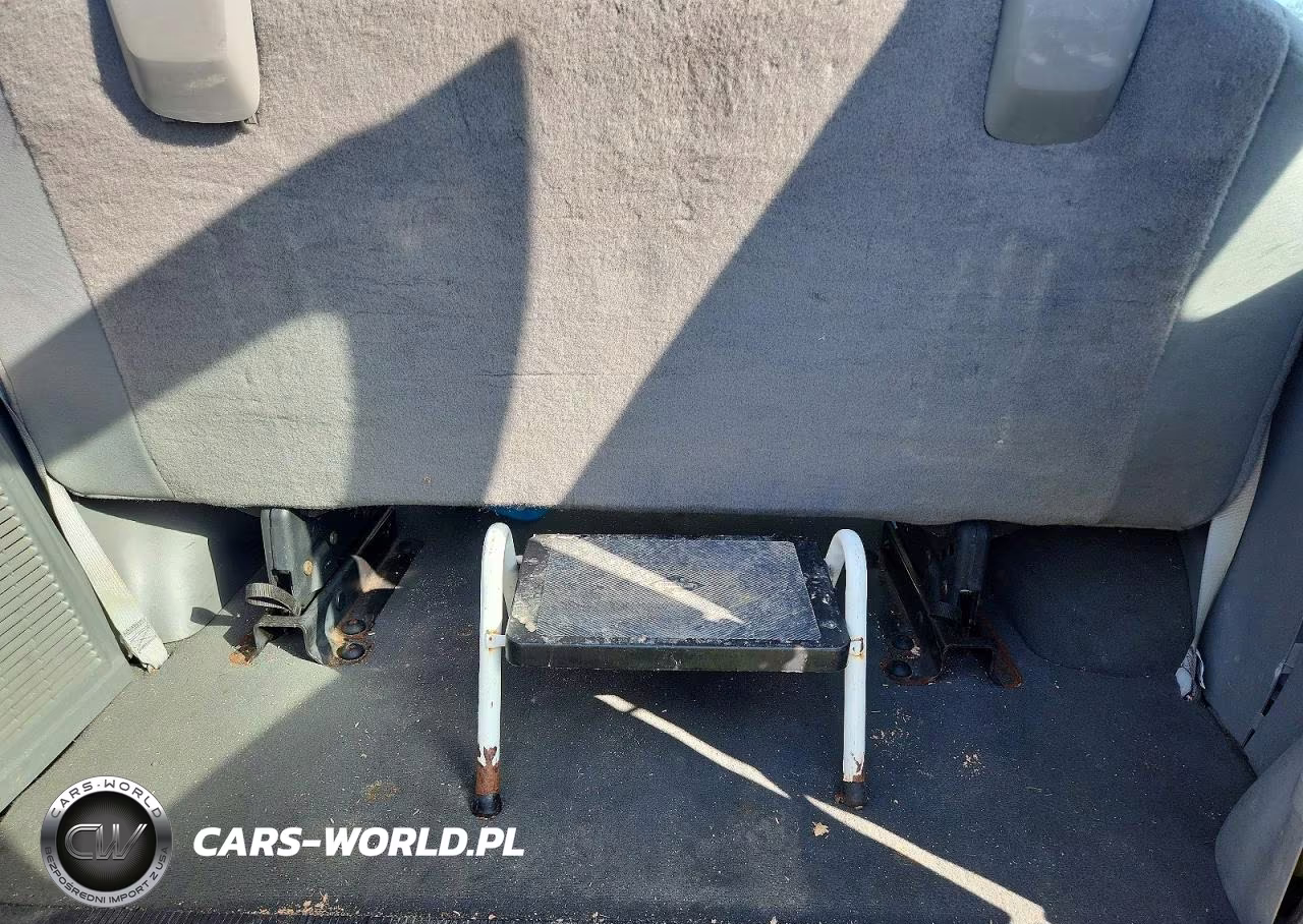 2008 Ford Econoline E350 Super Duty Wagon VIN:1FBNE31L68DA58205 - 10