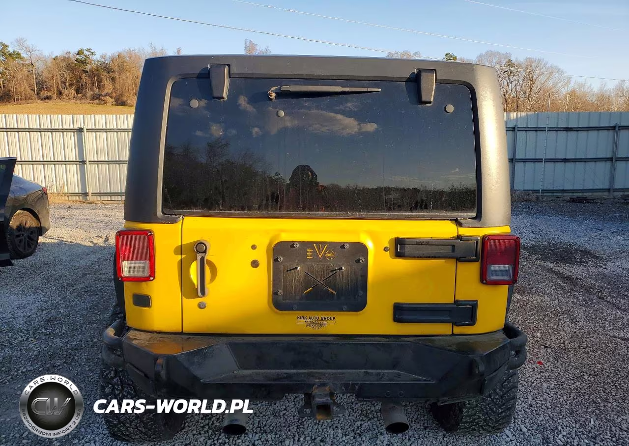 2015 Jeep Wrangler Unlimited Sport VIN:1C4BJWDG0FL553321 - 6