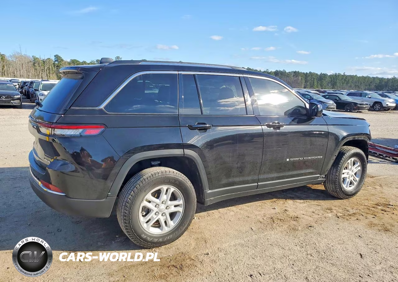 2023 Jeep Grand Cherokee Laredo VIN:1C4RJHAG4PC585835 - 3