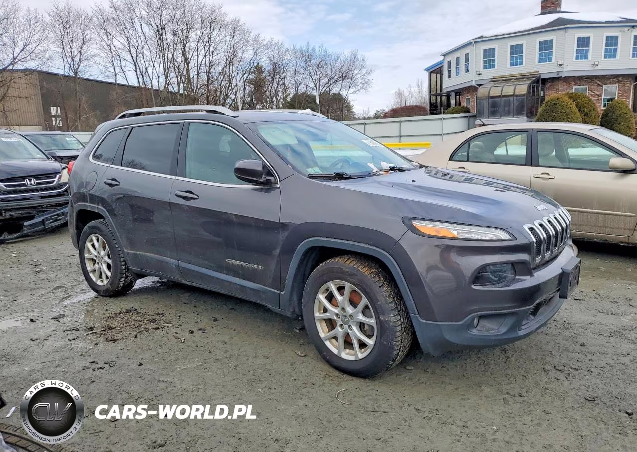 2017 Jeep Cherokee Latitude VIN:1C4PJMCS1HW563213 - 4