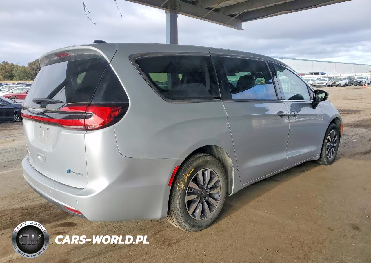 2024 Chrysler Pacifica Hybrid Select VIN:2C4RC1S77RR126924 - 3