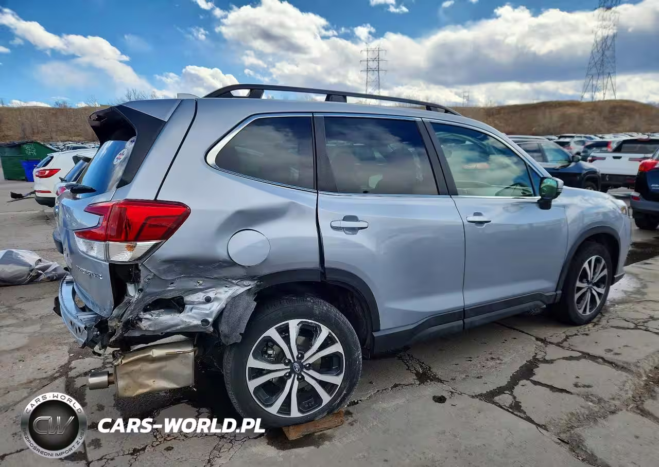 2023 Subaru Forester Limited VIN:JF2SKAPC0PH518034 - 3