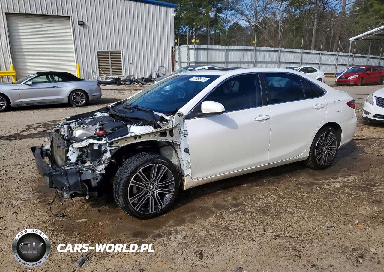 2016 Toyota Camry Le – zdjęcie 1 z 13