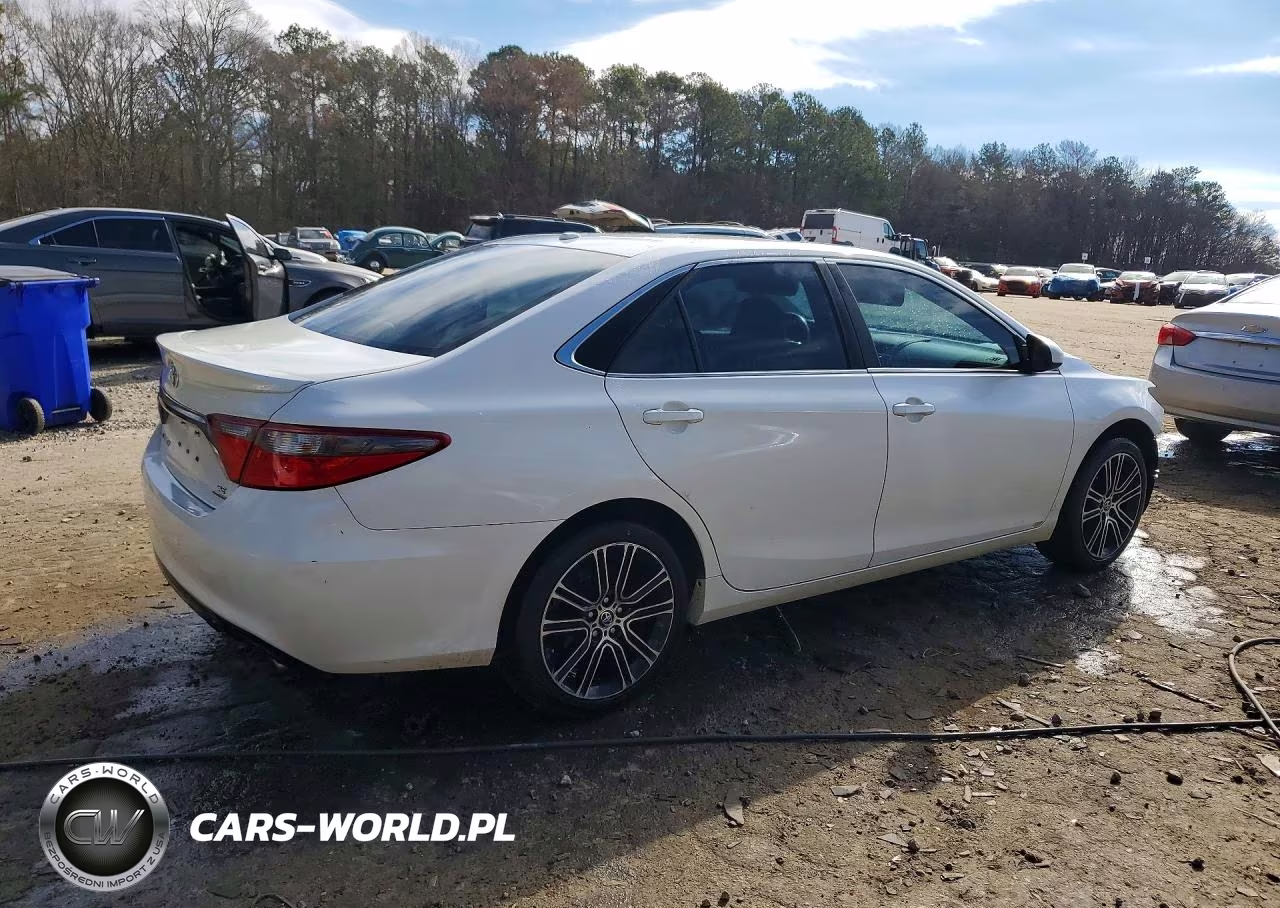 2016 Toyota Camry Le VIN:4T1BF1FK7GU159571 - 3