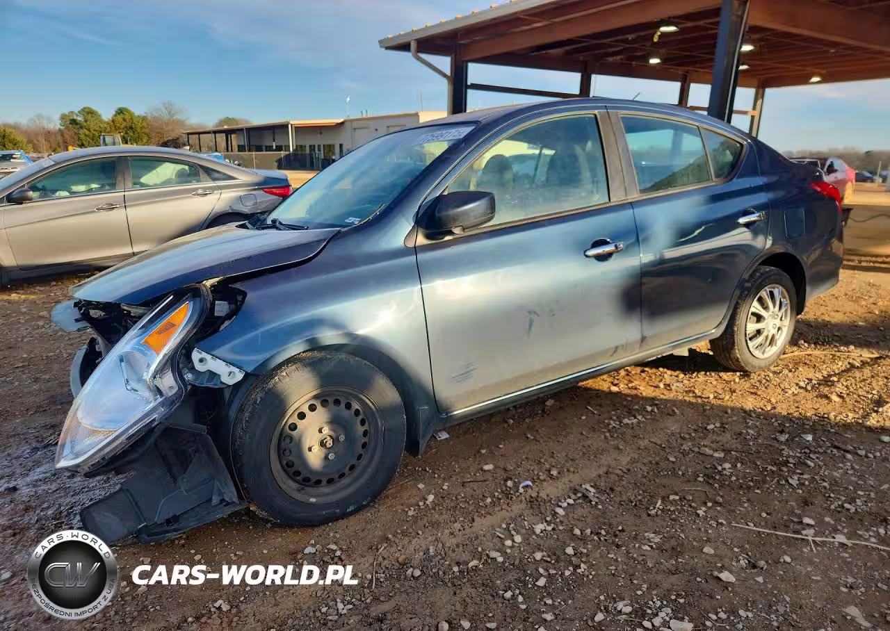 2016 Nissan Versa Sv
