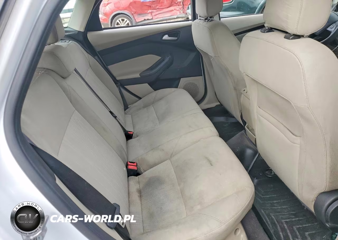 2018 Ford Focus Se VIN:1FADP3K21JL229600 - 10