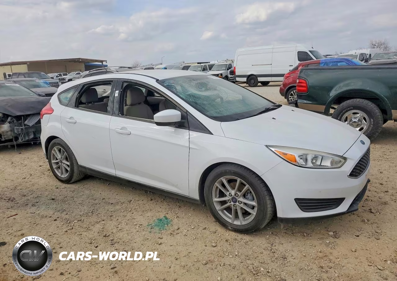 2018 Ford Focus Se VIN:1FADP3K21JL229600 - 4