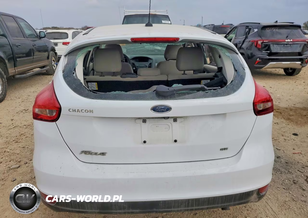 2018 Ford Focus Se VIN:1FADP3K21JL229600 - 6