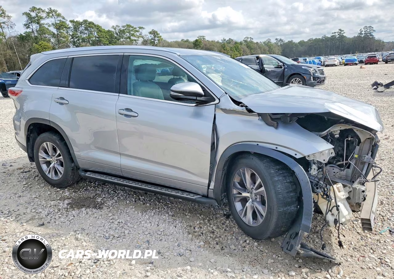2015 Toyota Highlander Xle VIN:5TDKKRFHXFS105364 - 4