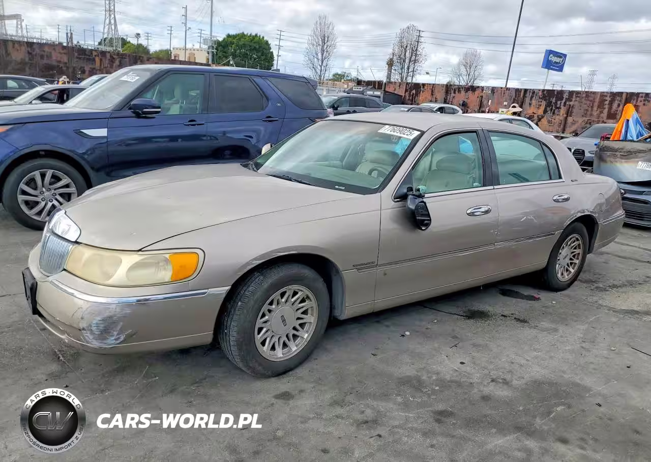 1999 Lincoln Town Car Signature