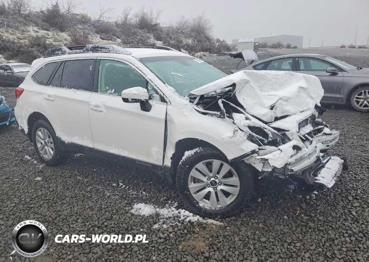 2019 Subaru Outback 2.5I Premium VIN:4S4BSAFC6K3337893 - 4