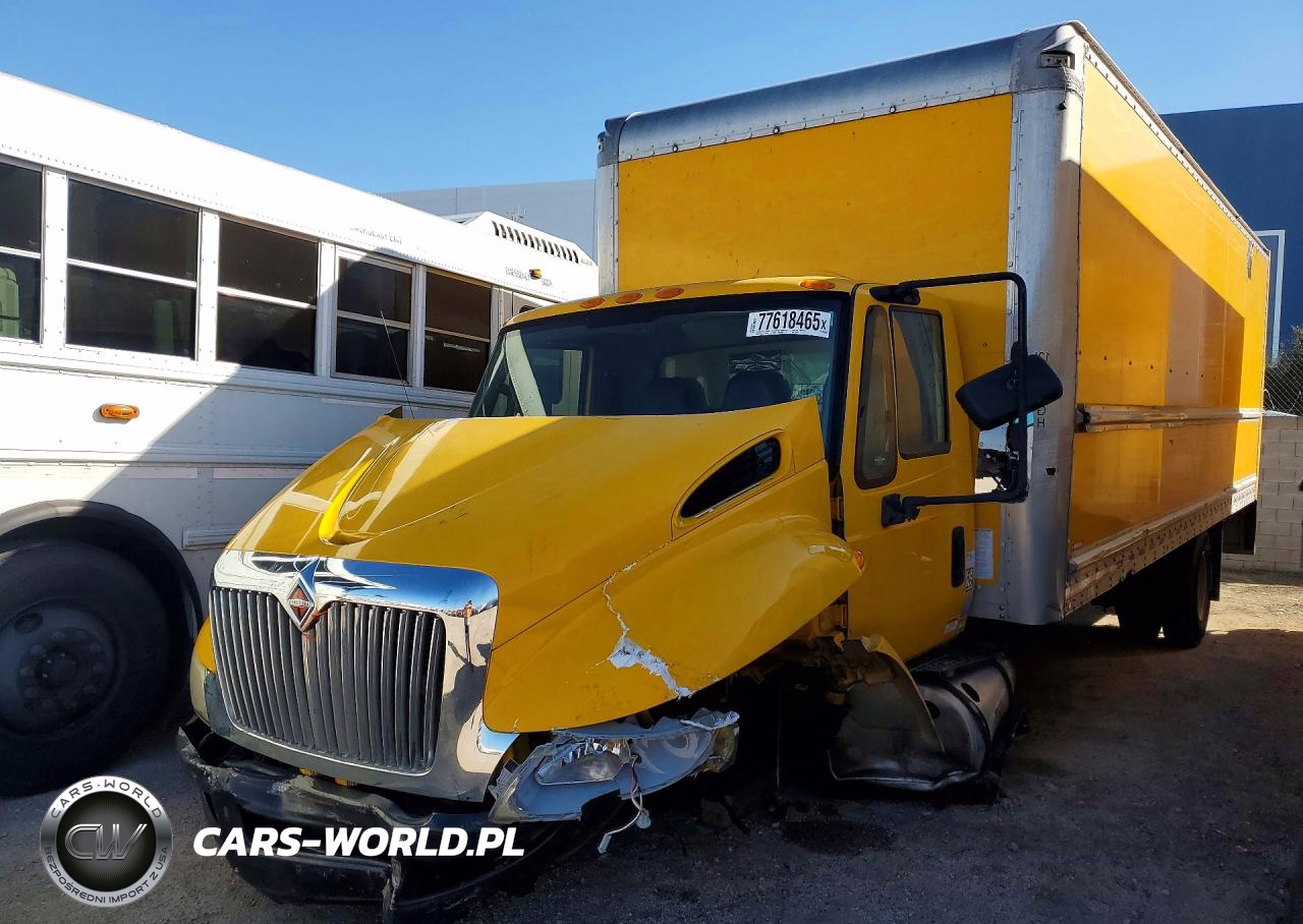 2018 International 4300 Box Truck