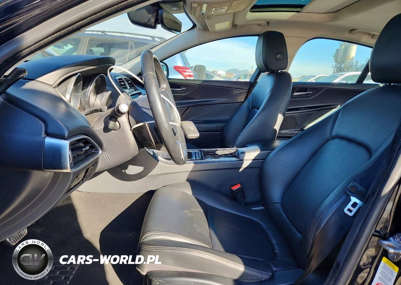 2019 Jaguar Xe VIN:SAJAR4FX1KCP49852 - 7