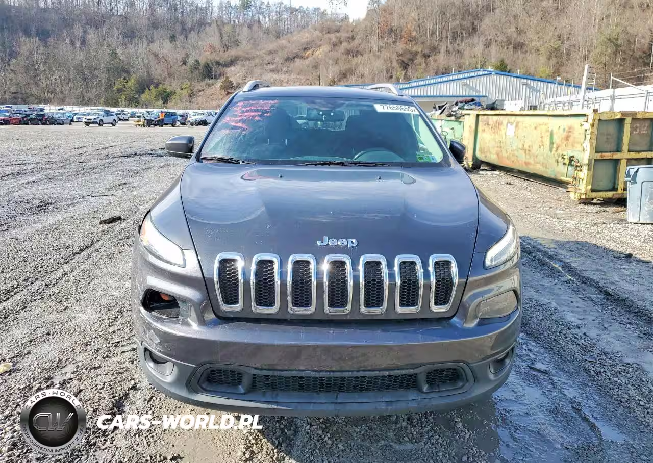 2017 Jeep Cherokee Latitude VIN:1C4PJMCB9HW555764 - 5