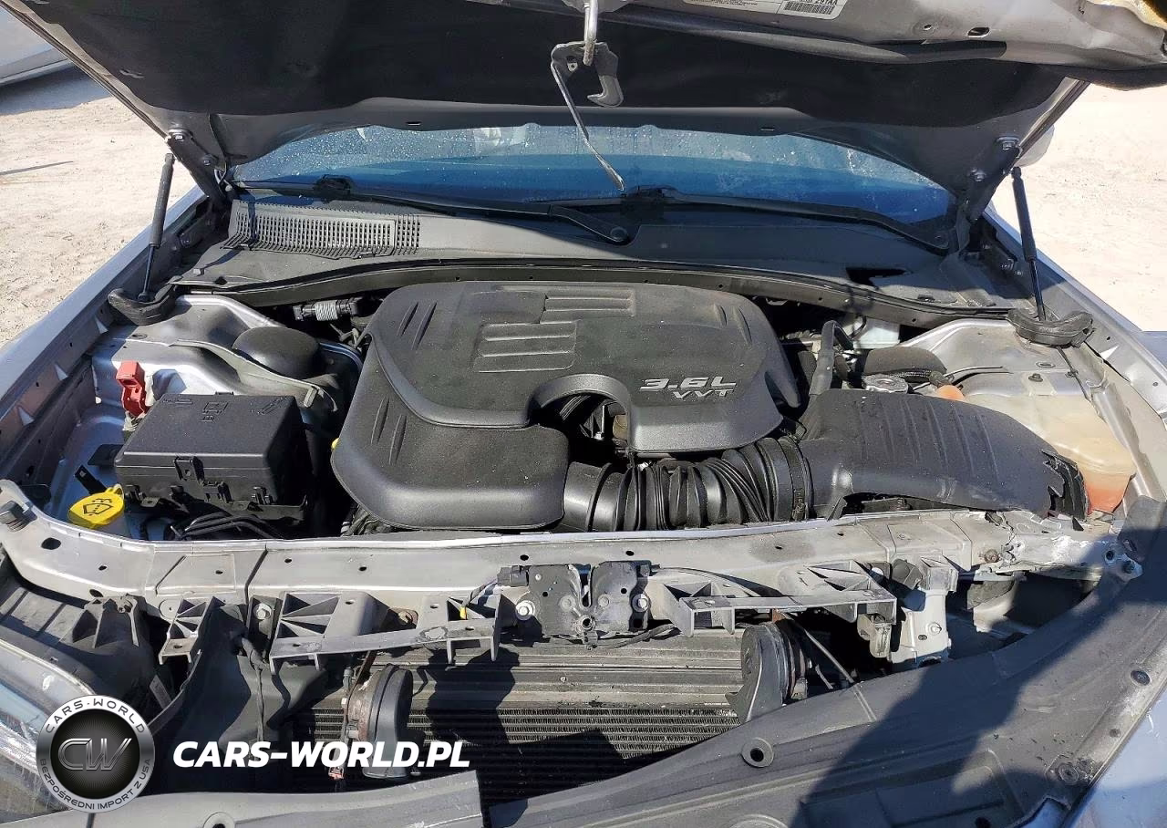 2018 Chrysler 300 S VIN:2C3CCABG5JH146061 - 11